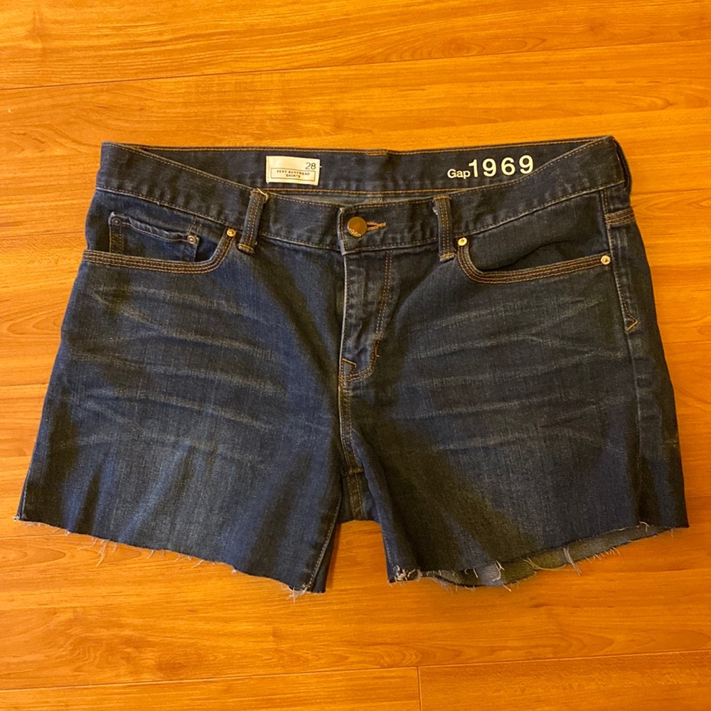 GAP Sexy Boyfriend Shorts - size 28, great condition, dark wash